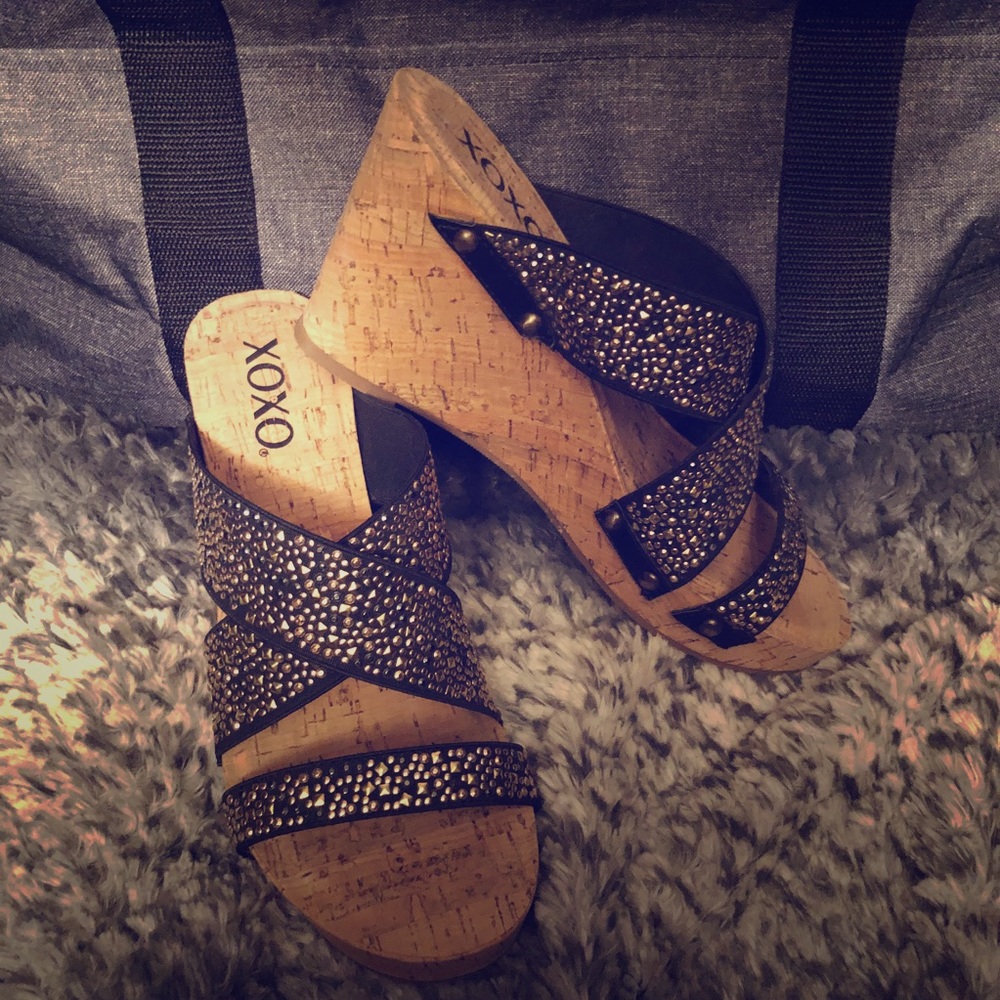 XOXO Studded wedge sandal 🔸▪️